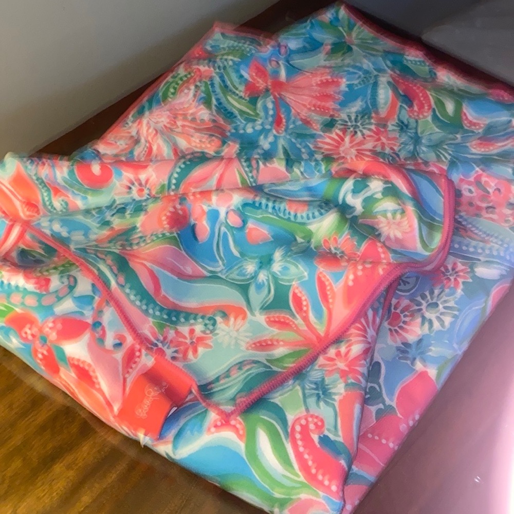 New Lilly Pulitzer Beach Towel - Picture 9 of 10